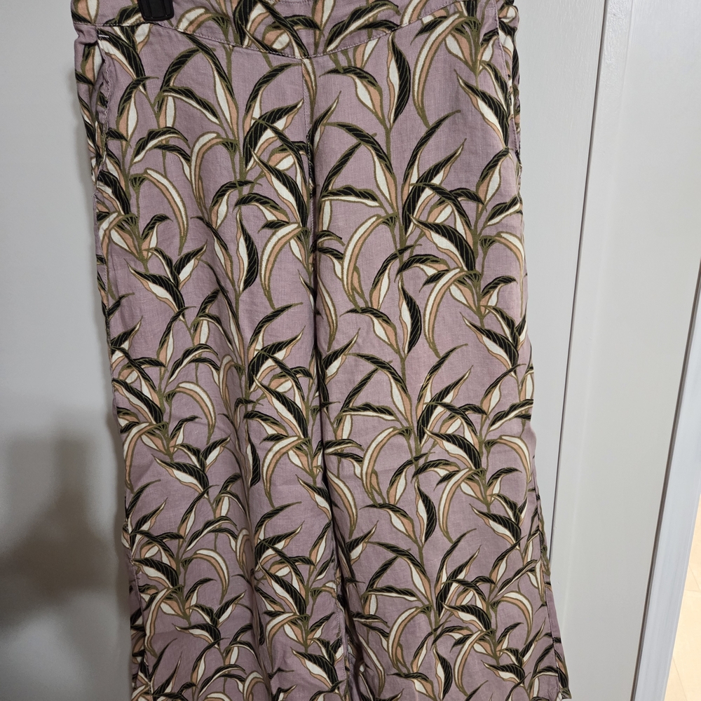 Used Tahari Pants- Lavender with Botanical Design